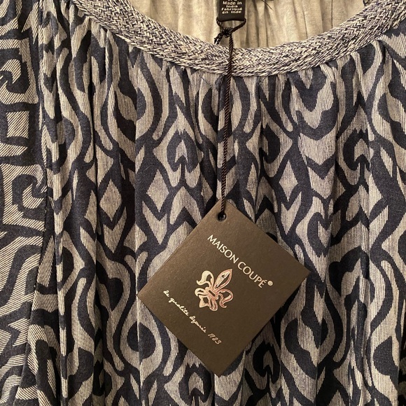 NWT SIZE LARGE SHOW SLEEVE TOP “INDIGO” COLOUR AND SCOOP NECK - Picture 3 of 10